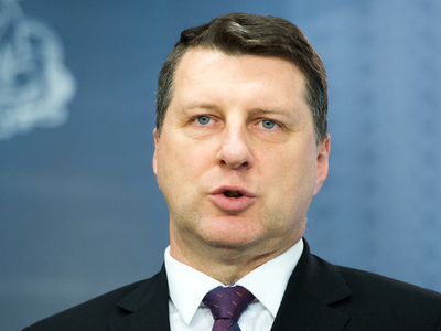 Парламент Латвии с пятой попытки сделал главу минобороны президентом