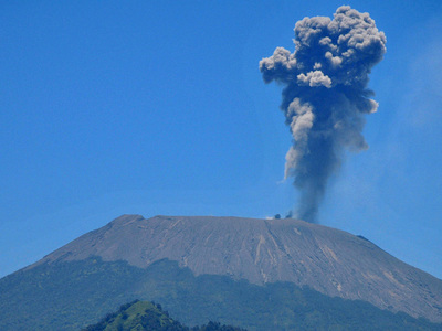 Индонезия закрыла еще три аэропорта из-за извержения вулкана