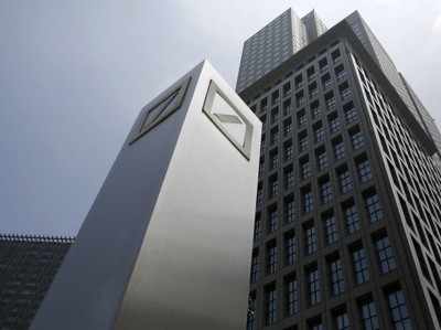 Чистая прибыль Deutsche Bank выросла более чем втрое