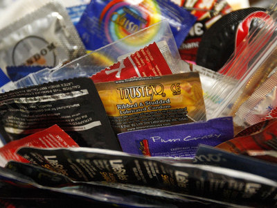 В ОНФ считают стимулом отказ от импортных костылей и презервативов