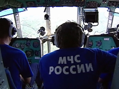Вертолет МЧС со спасателями и следователями прибыл к месту крушения Ми-8