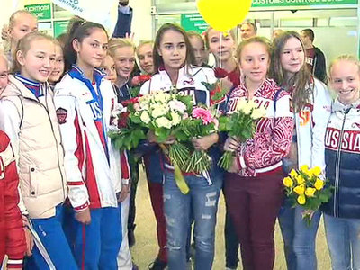 Российские гимнастки с триумфом вернулись домой