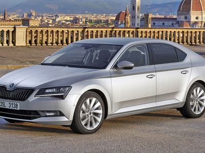 Новый Skoda Superb: названа дата официальных продаж в России