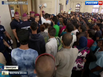 С вокзала - в террористы: мигрантов, застрявших в Венгрии, использовали для атаки на Париж