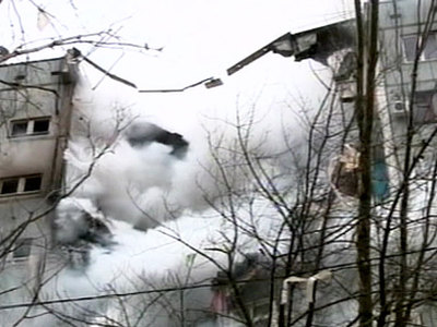 Взрыв в Волгограде: спасатели ищут жителей обрушившегося подъезда