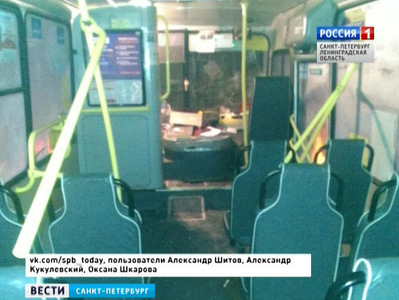 Шесть пассажиров маршрутки пострадали в тройной аварии на Московском шоссе