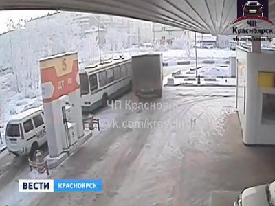 Водитель маршрутки избил пенсионера за нерасторопность на АЗС