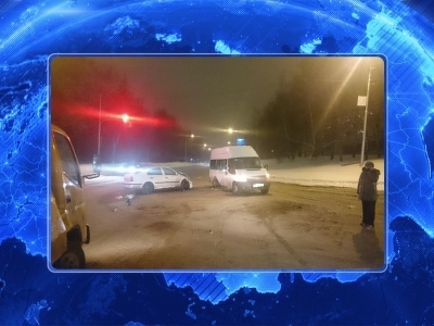 В Уфе в ДТП с микроавтобусом пострадали три человека
