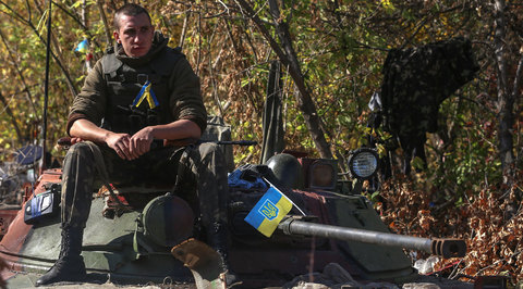 Украинские самоходки подбираются к линии разграничения в Донбассе