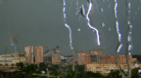 На Подмосковье надвигаются гроза и град