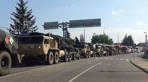 Венгерские СМИ: на границе с Украиной замечена колонна военной техники