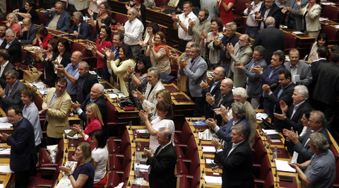 Греческий парламент ратифицировал проведение референдума о внешнем долге