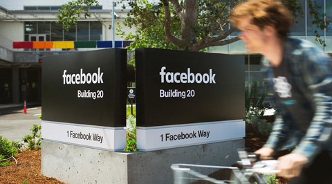 Facebook сменила логотип впервые за десять лет