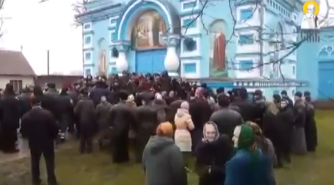 Полиция Украины на стороне радикалов, захвативших заложников в храме под Ровно