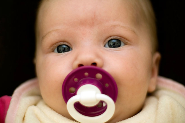 По достижению 10 месяцев младенцы перестают замечать звуки, которые не существуют в языке матери (фото Kitt Walker/Flickr). 