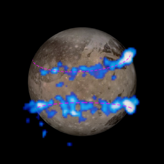 Синим цветом обозначено полярное ультрафиолетовое сияние, опоясывающее Ганимед (иллюстрация NASA / ESA).