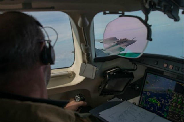 Наблюдения за тестовым полётом в марте 2014 года (фото  Dassault Aviation).