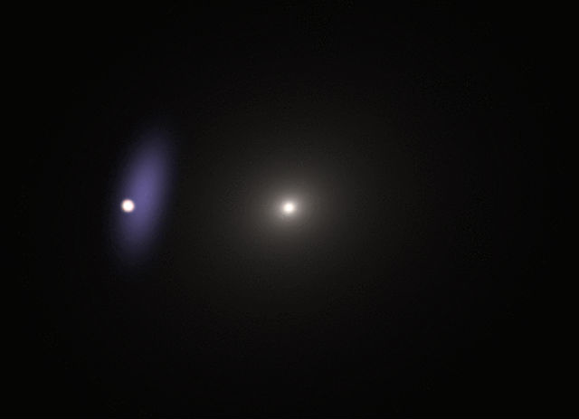 При прохождении прямо перед сверхновой, гравитационная линза в тридцать раз усиливает свет, идущий от взрывающейся звезды (иллюстрация Anupreeta More/Kavli IPMU).