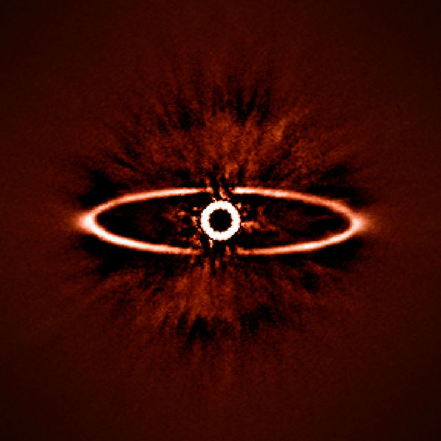Пылевое кольцо вокруг звезды HR 4796, запечатлённое инструментом SPHERE, напоминает Око Саурона 