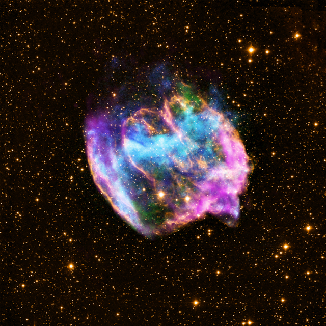 Взрыв сверхновой – одно из самых ярких событий во Вселенной (композитное фото, рентген: NASA/CXC/MIT/L. Lopez et al; ИК: Palomar; радио: NSF/NRAO/VLA). 