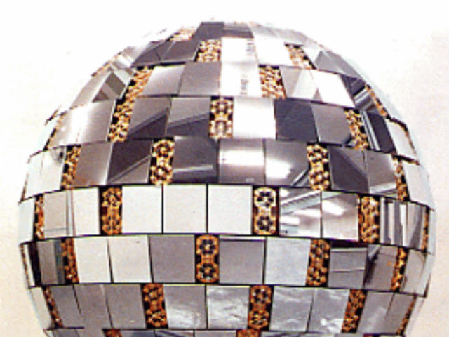 Японский спутник Ajisai был одним из ретрансляторов поляризованных фотонов в эксперименте (фото NASA).