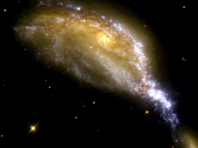 Галактика NGC 6745. Как ни странно, несоответствие проявляется только в близлежащем к Млечному Пути, относительно хорошо изученном космосе 