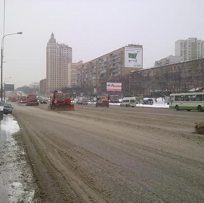 Коммунальщики устраняют последствия утренней грозы в Москве Коммунальщики устраняют последствия утренней грозы в Москве
