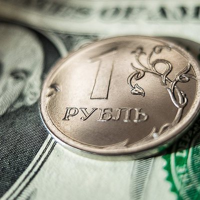 Курс доллара на открытии торгов Московской биржи опустился сегодня ниже 60 рублей Курс доллара на открытии торгов Московской биржи опустился сегодня ниже 60 рублей
